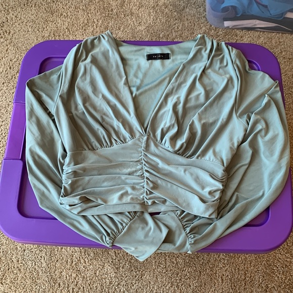 2 Saints Long Sleeve Cropped V Neck Top - Picture 1 of 5